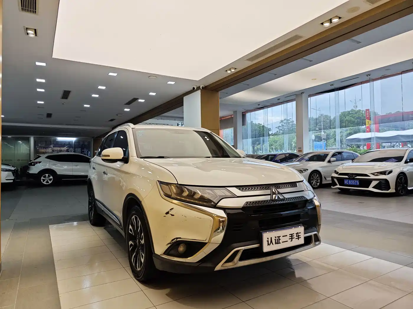 Mitsubishi Outlander 2019 2.4L 4WD Deluxe Edition 5-Seater China VI фото 5