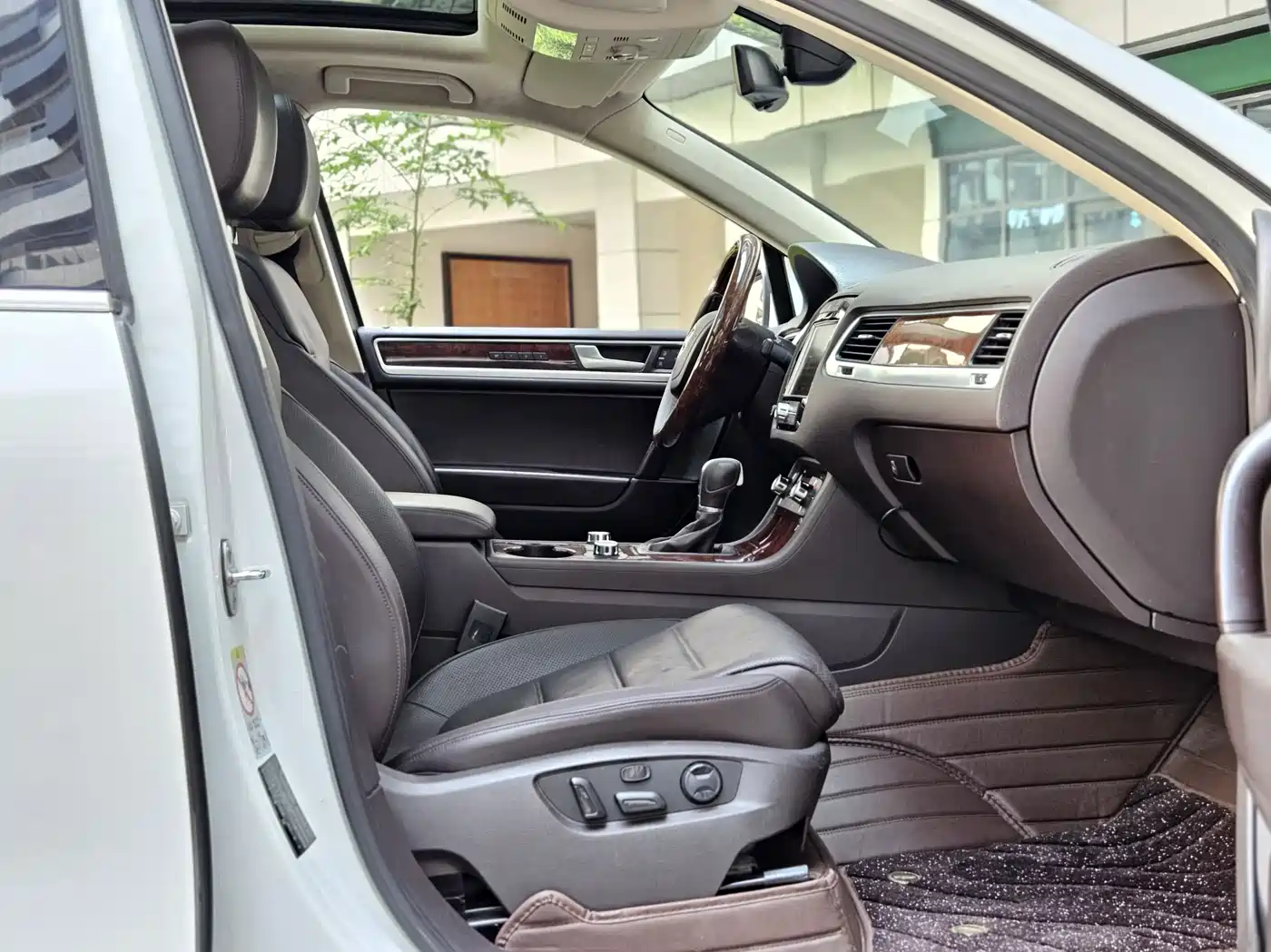 Volkswagen Touareg 2011 3.0TSI Premium фото 7
