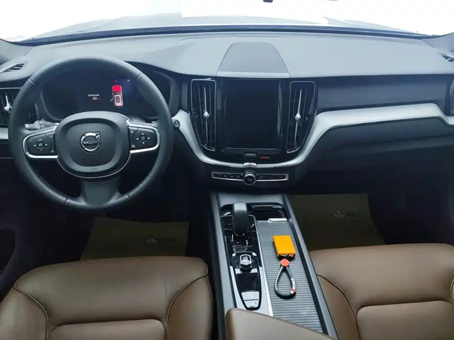 Фото 12 - Volvo XC60