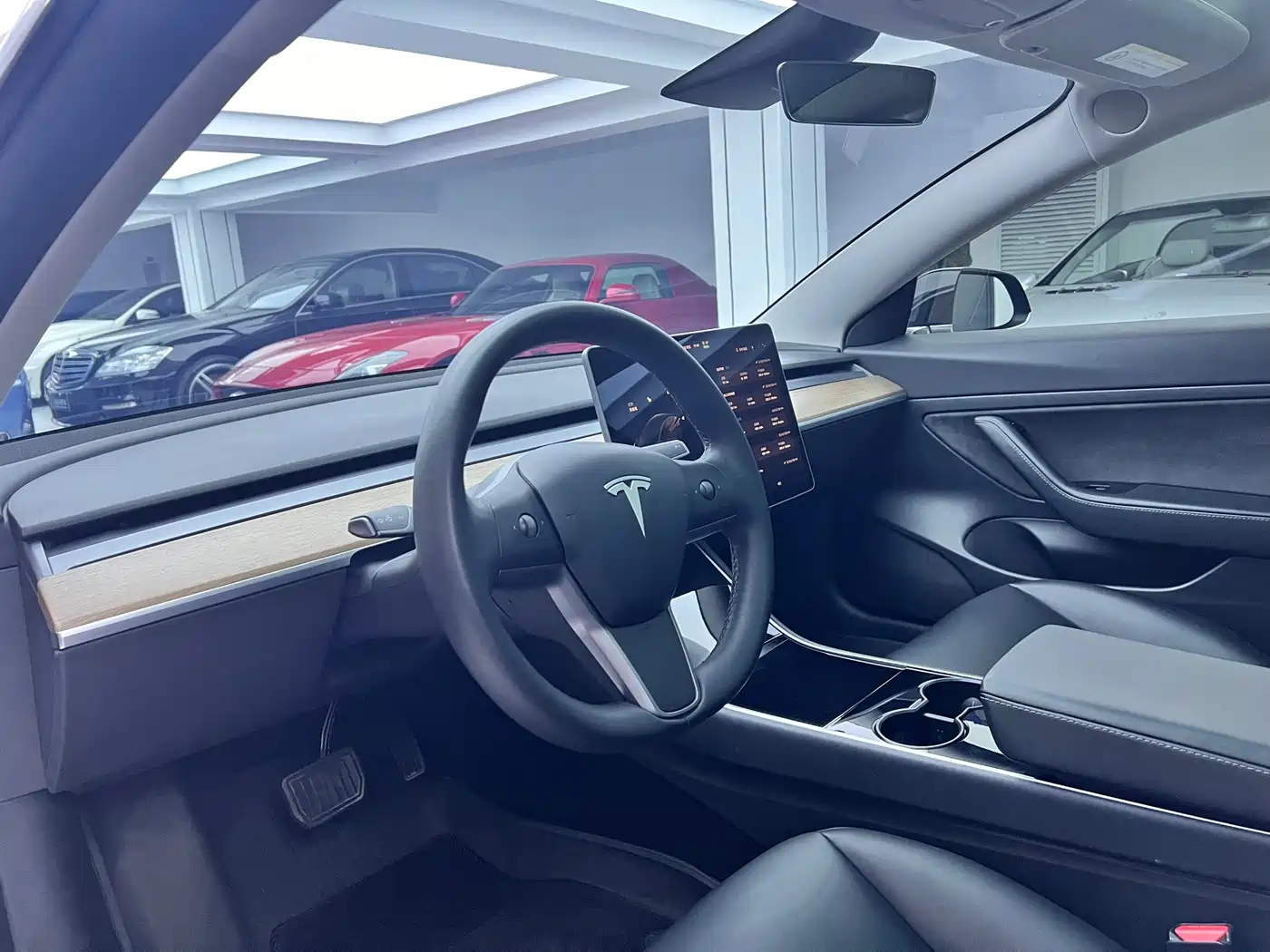TESLA MODEL 3