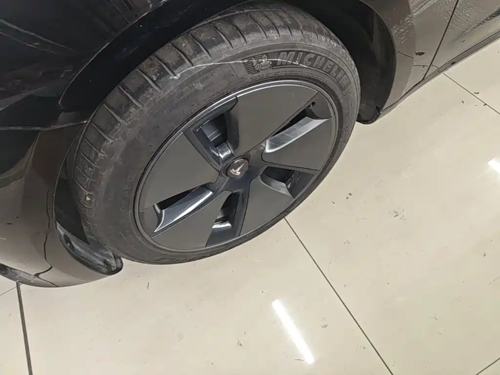 Фото 23 - Tesla Model 3
