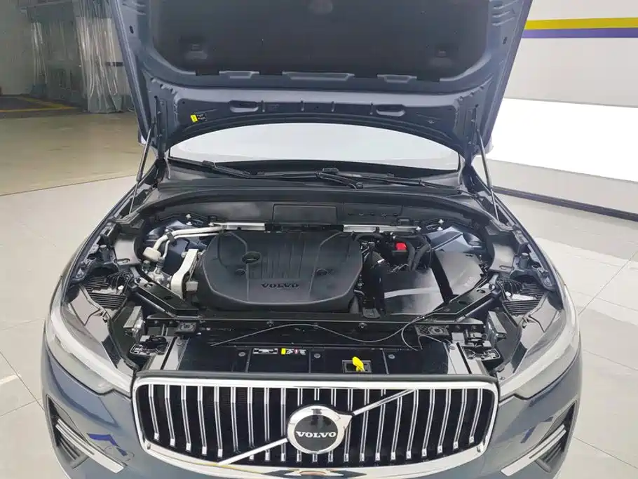 Фото 10 - Volvo XC60