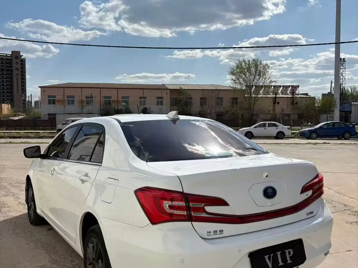 BYD Qin New Energy 2017 1.5T Premium Model фото 9
