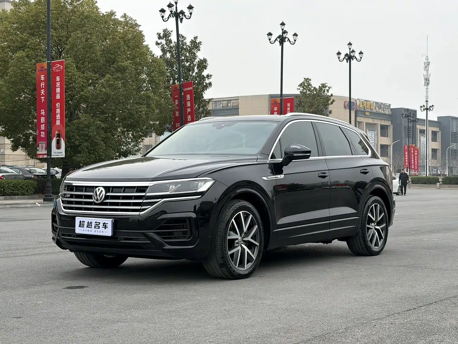 Фото 1 - Volkswagen Touareg