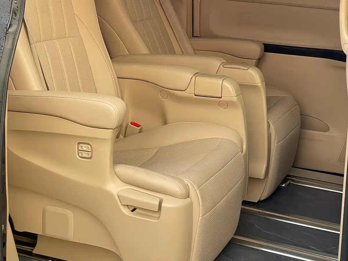 Toyota Alphard 2011 3.5L Luxury Edition фото 15