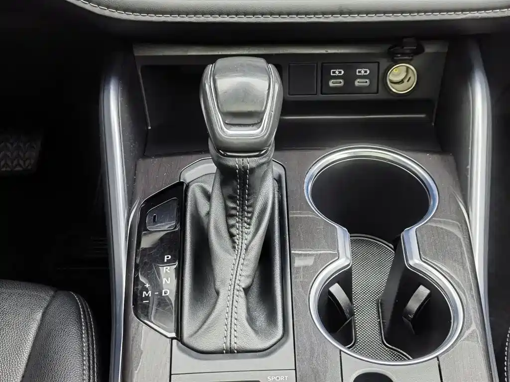 Toyota Crown Kluger 2022 2.0T 4WD Dynamic Edition фото 13