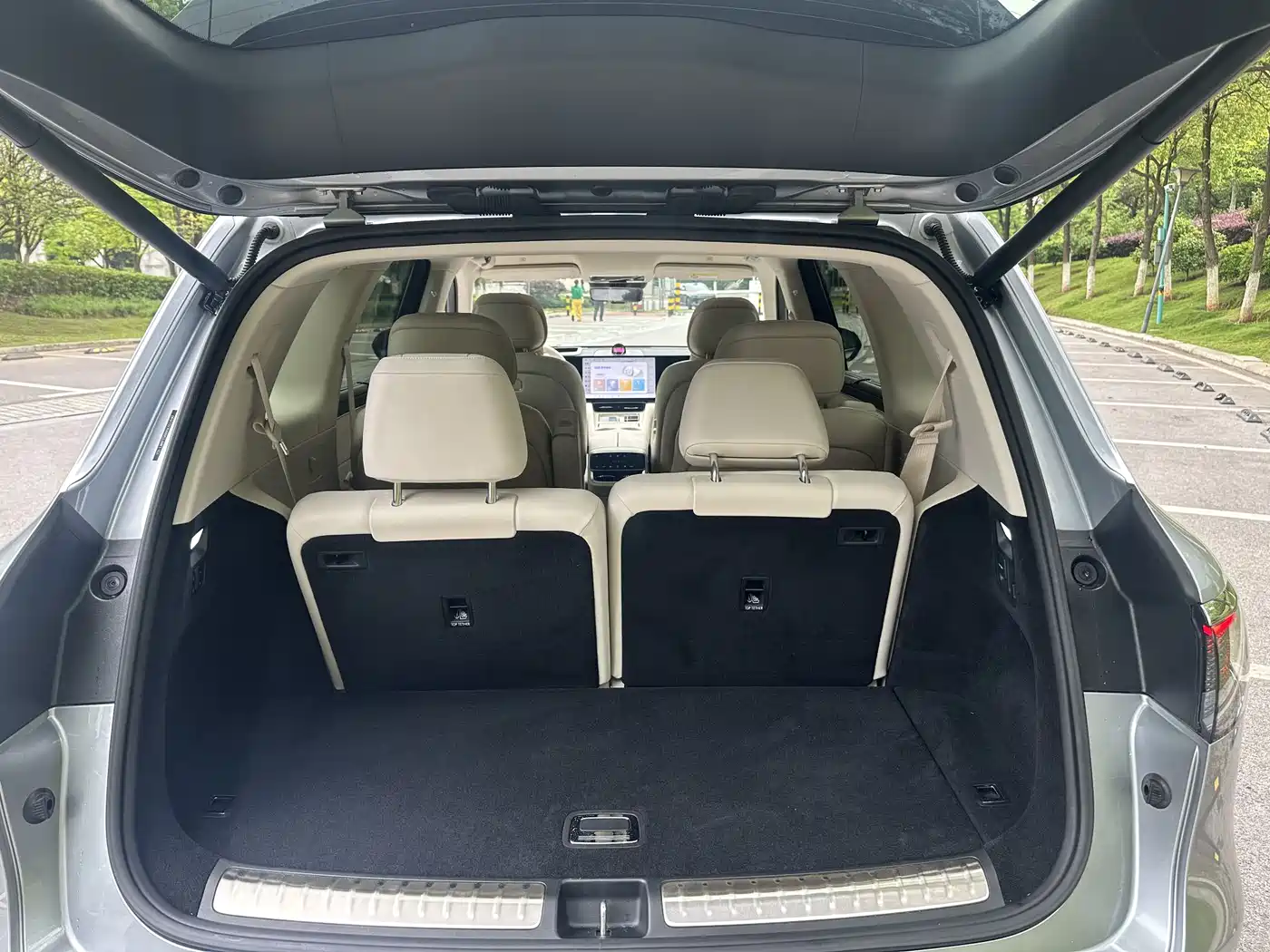 AITO Wenjie AITO M8 2025 Extended Range Ultra 53.4kWh 6-Seater фото 16