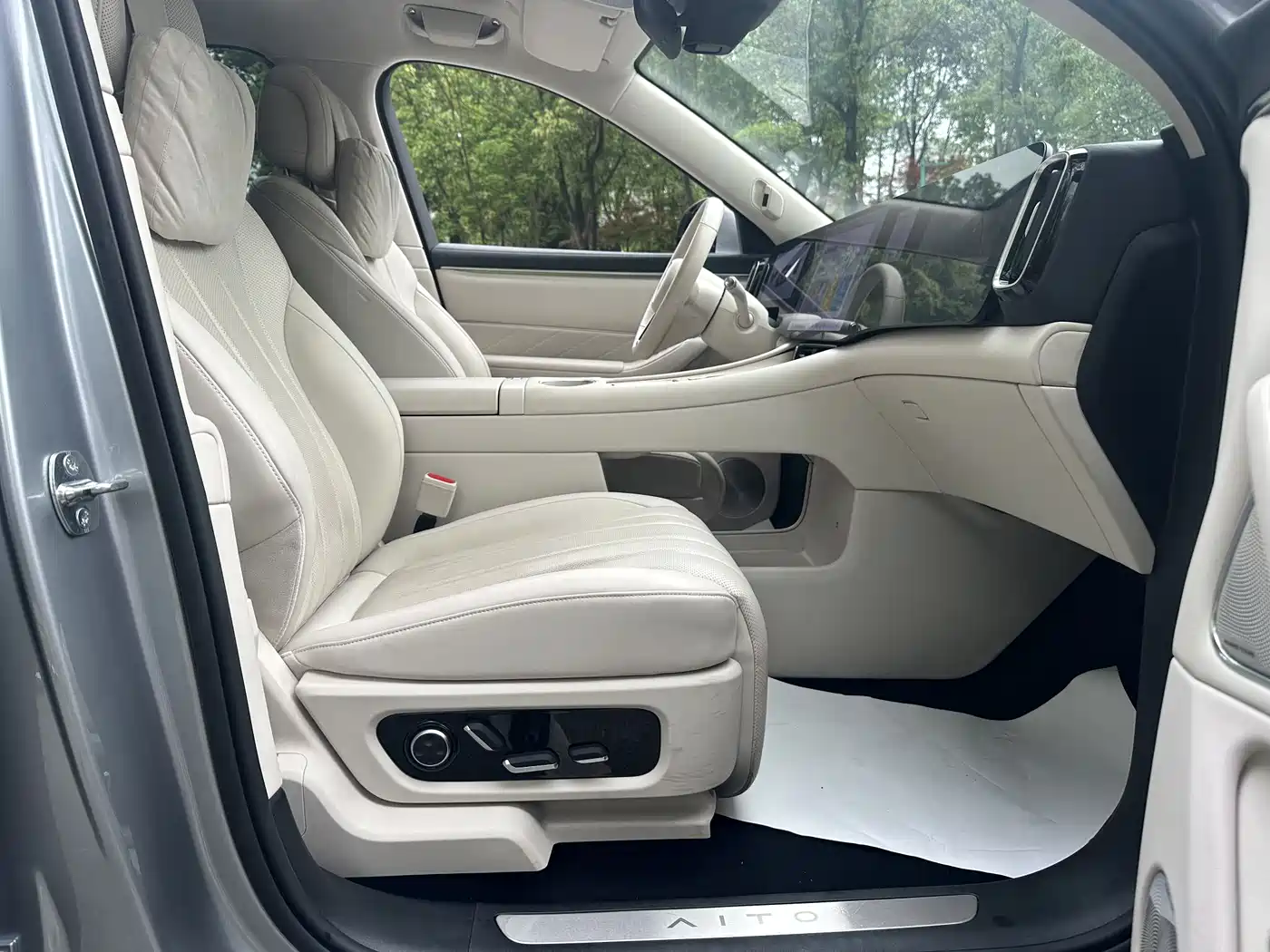 AITO Wenjie AITO M8 2025 Extended Range Ultra 53.4kWh 6-Seater фото 21