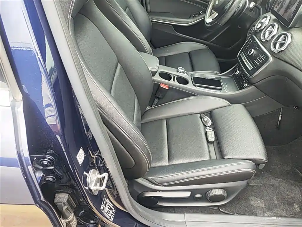 Mercedes-Benz GLA 2018 GLA 200 Dynamic фото 25