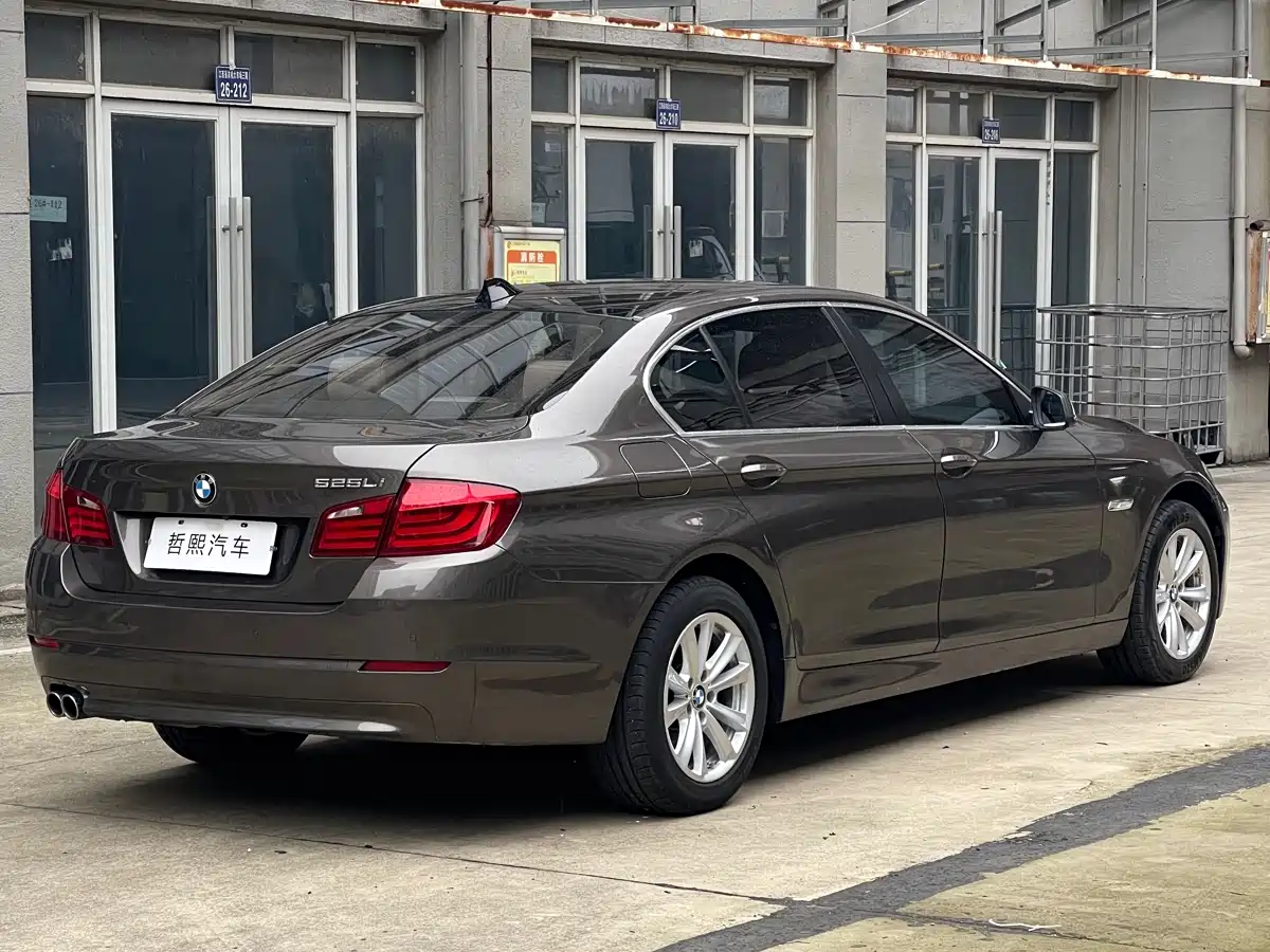 BMW 5 Series 2013 525Li Luxury фото 9
