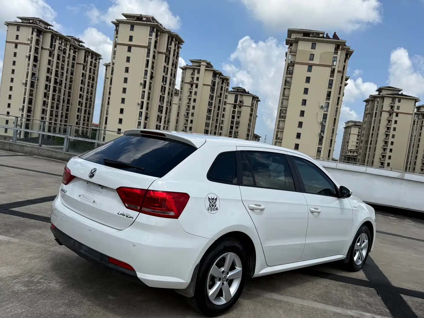 Volkswagen Lavida Tour 2013 1.6L Automatic Trend Style фото 11
