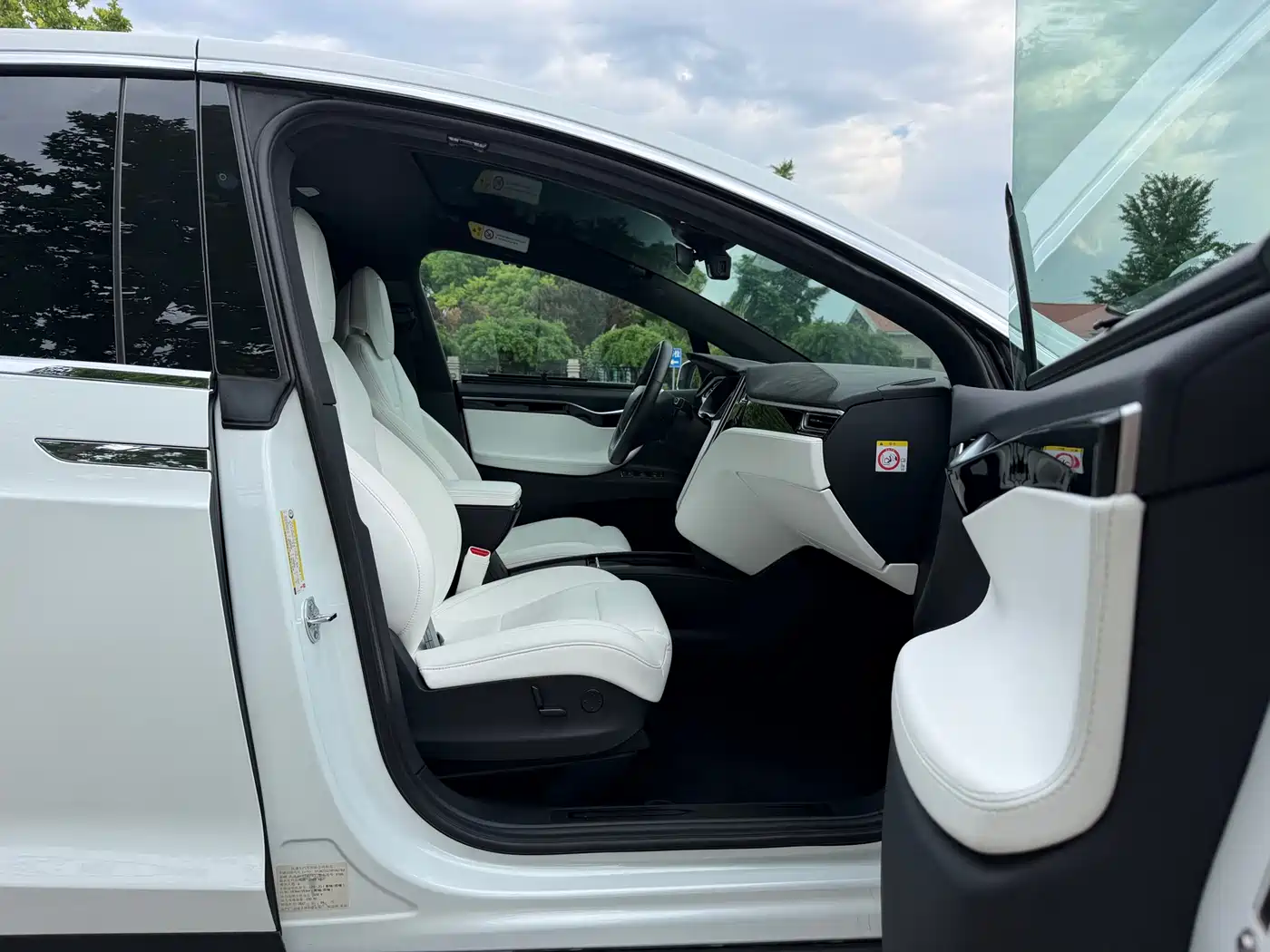 TESLA MODEL X