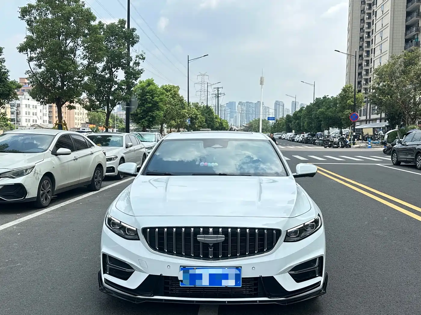 Фото 2 - Geely Preface