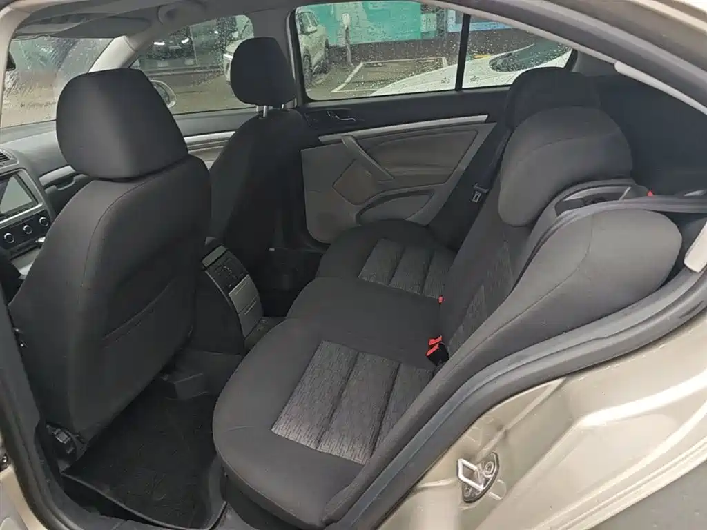 Škoda Octavia 2014 2.0L Auto Yijie Edition фото 17