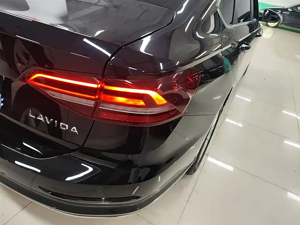 Volkswagen Lavida 2022 1.5L Auto Comfort Edition фото 8
