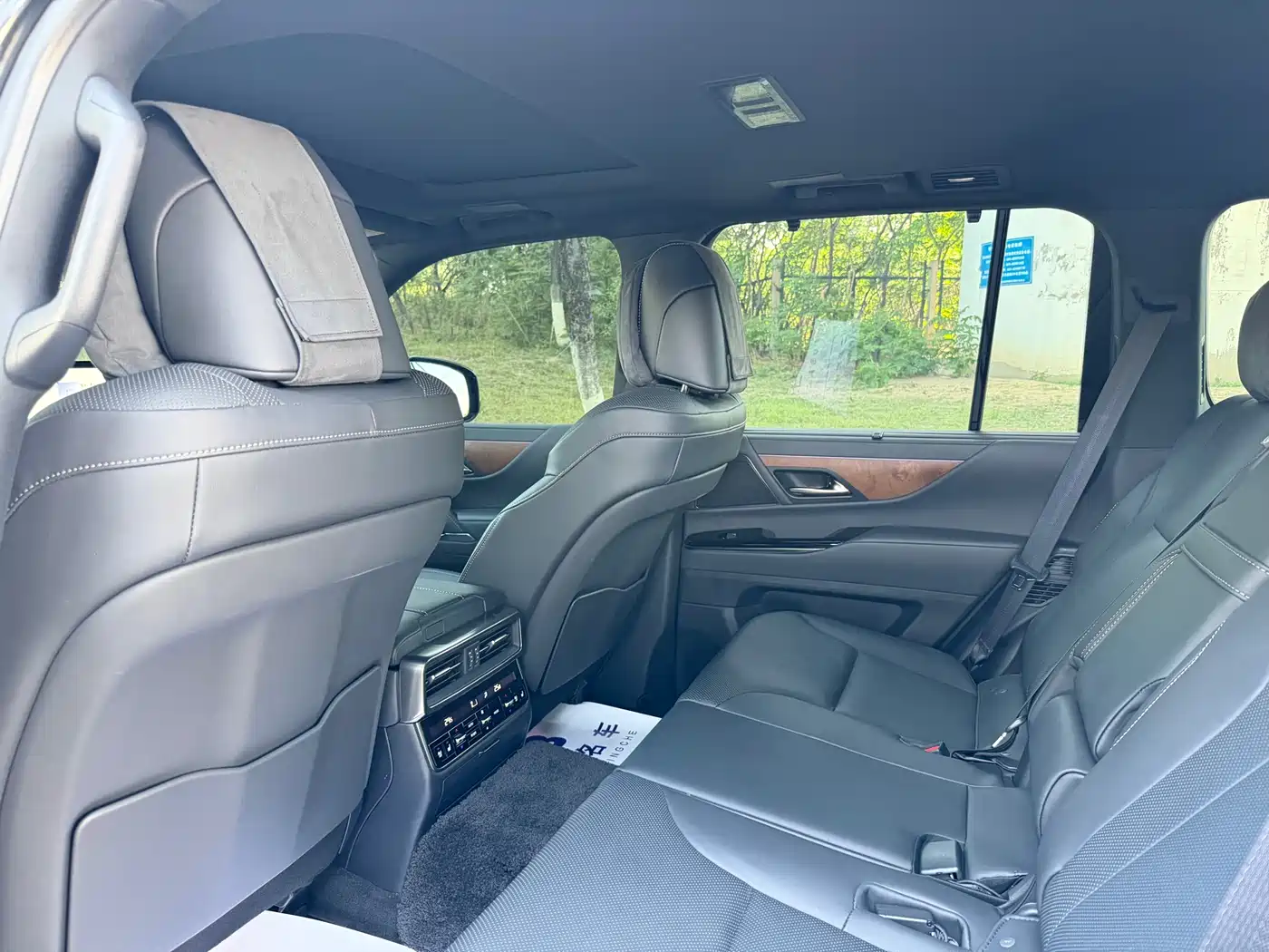Lexus LX 2025 700h Boundary Edition фото 7