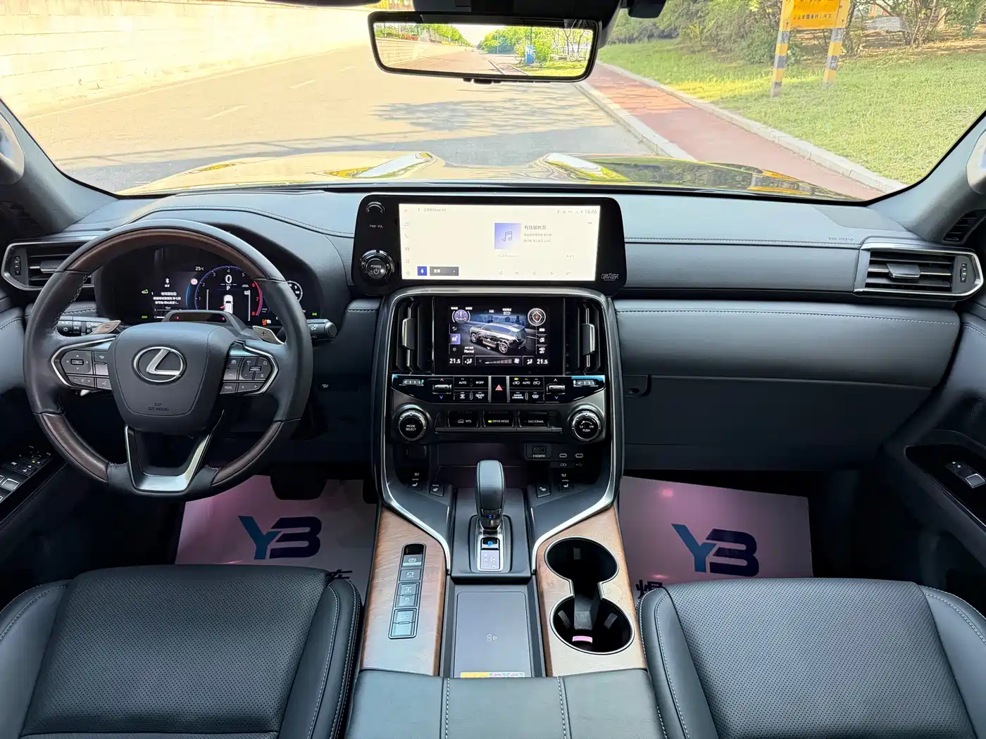 Lexus LX 2025 700h Boundary Edition фото 8