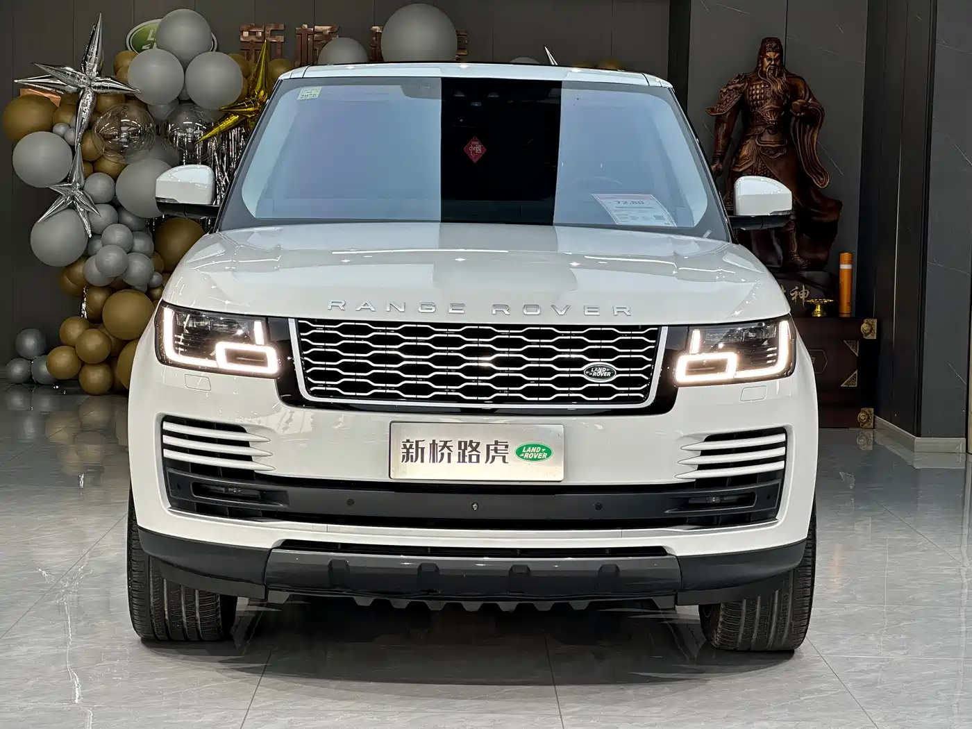 Land Rover Range Rover 2018 3.0 SC V6 Vogue SE Genesis Extended Edition фото 2