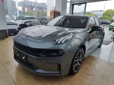 Lynk & Co 03