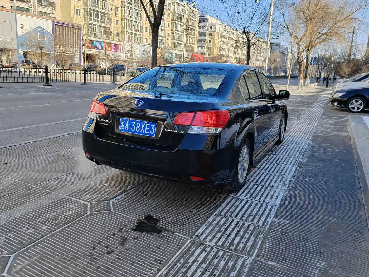 Subaru Legacy 2010 Model 2.0i Luxury фото 5
