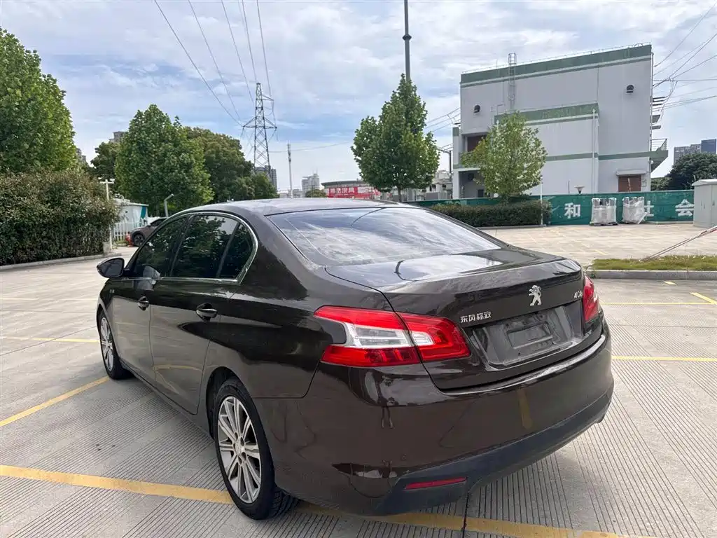 Peugeot 408 2015 Model 1.2T Automatic Luxury Edition фото 13