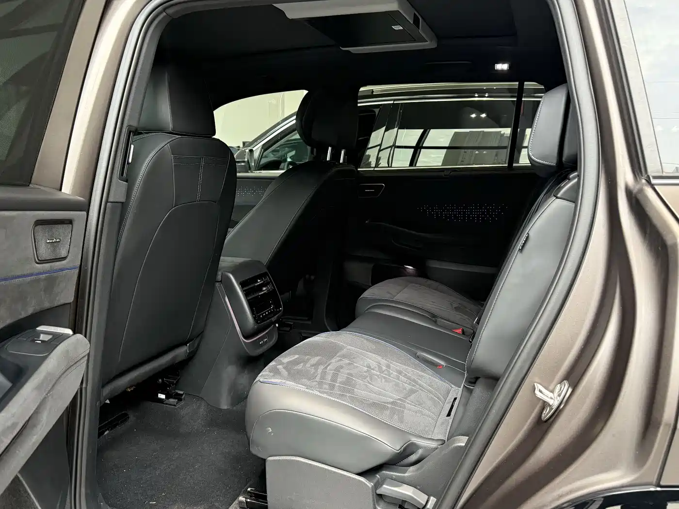 Volkswagen Teramont 2025 Teramont Pro 450TSI 4WD Summit Edition фото 6