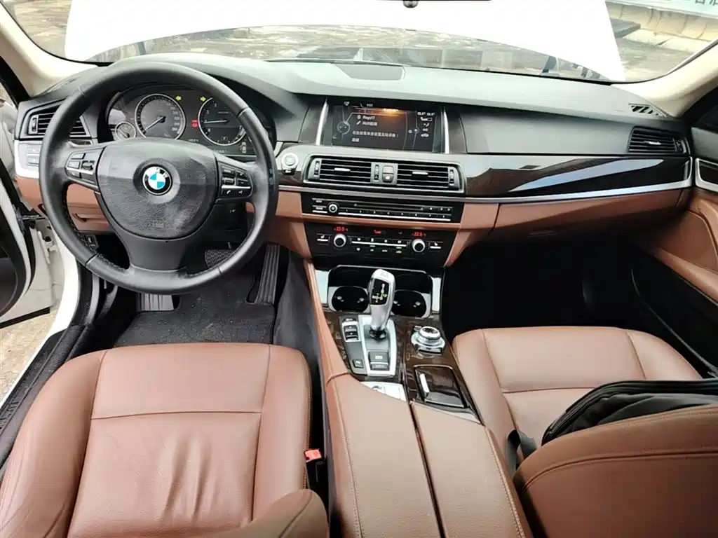 BMW 5 Series 2014 525Li Leading фото 10