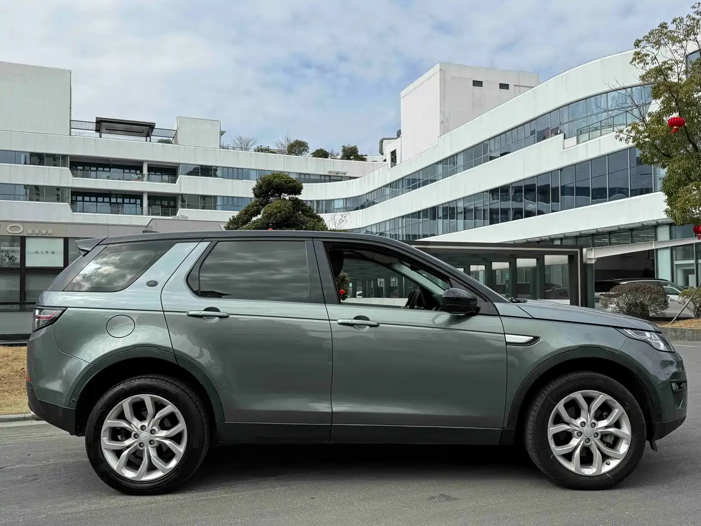 Land Rover Discovery Sport 2018 240PS HSE Edition фото 14