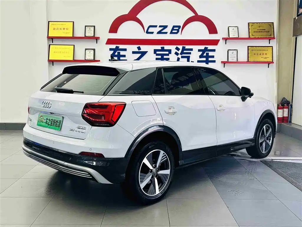 AUDI Q2L E-TRON