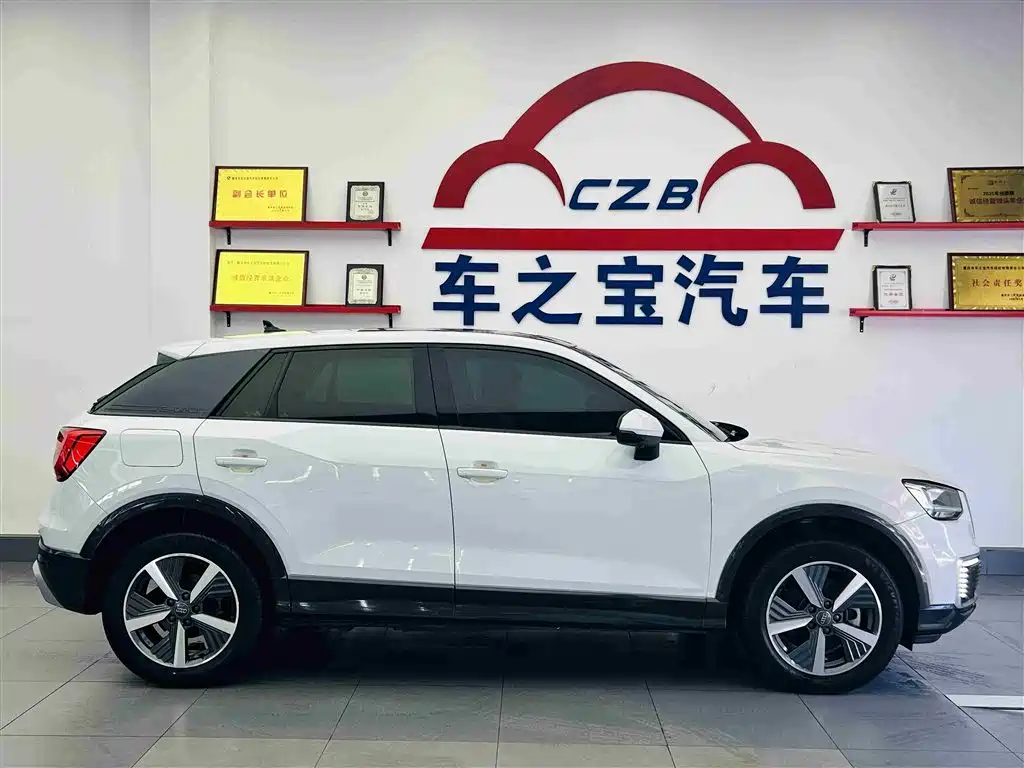 AUDI Q2L E-TRON