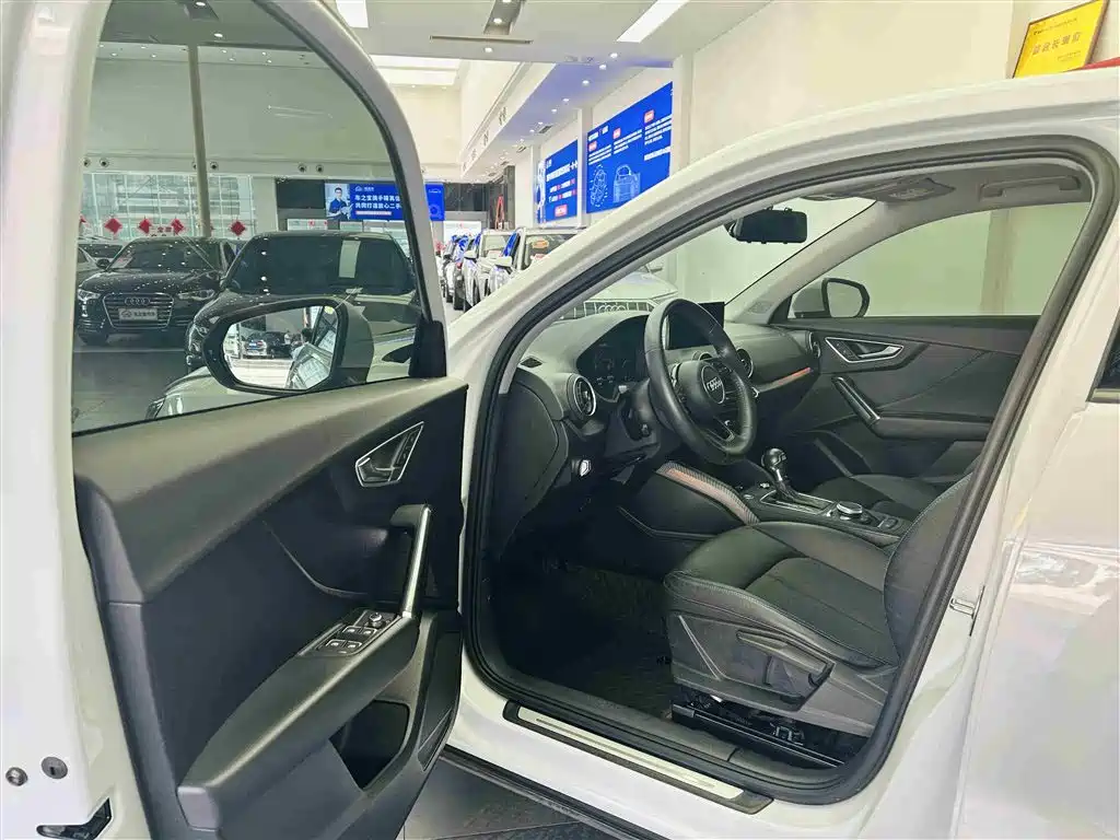 AUDI Q2L E-TRON