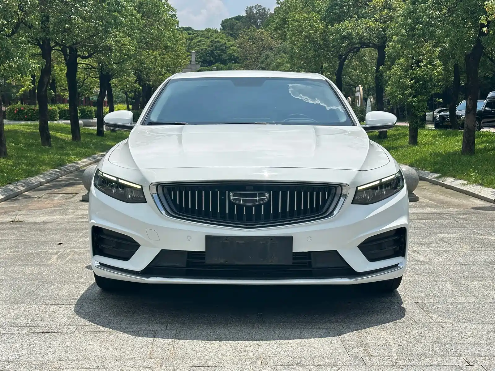 Фото 2 - Geely Preface