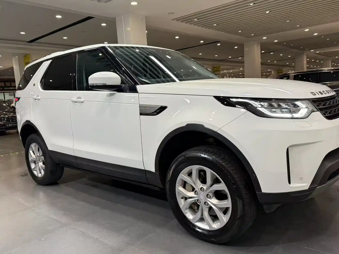 Land Rover Discovery 2019 3.0 SC V6 SE фото 15