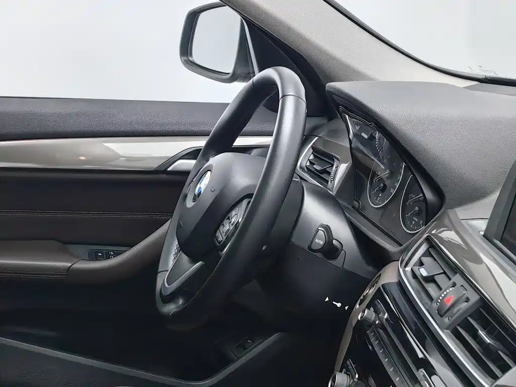 Фото 22 - BMW X1
