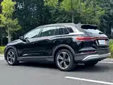 Photo 4 - Audi Q5 e-tron