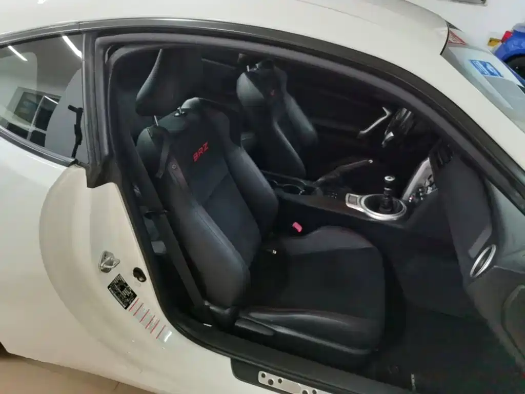 Фото 25 - Subaru BRZ