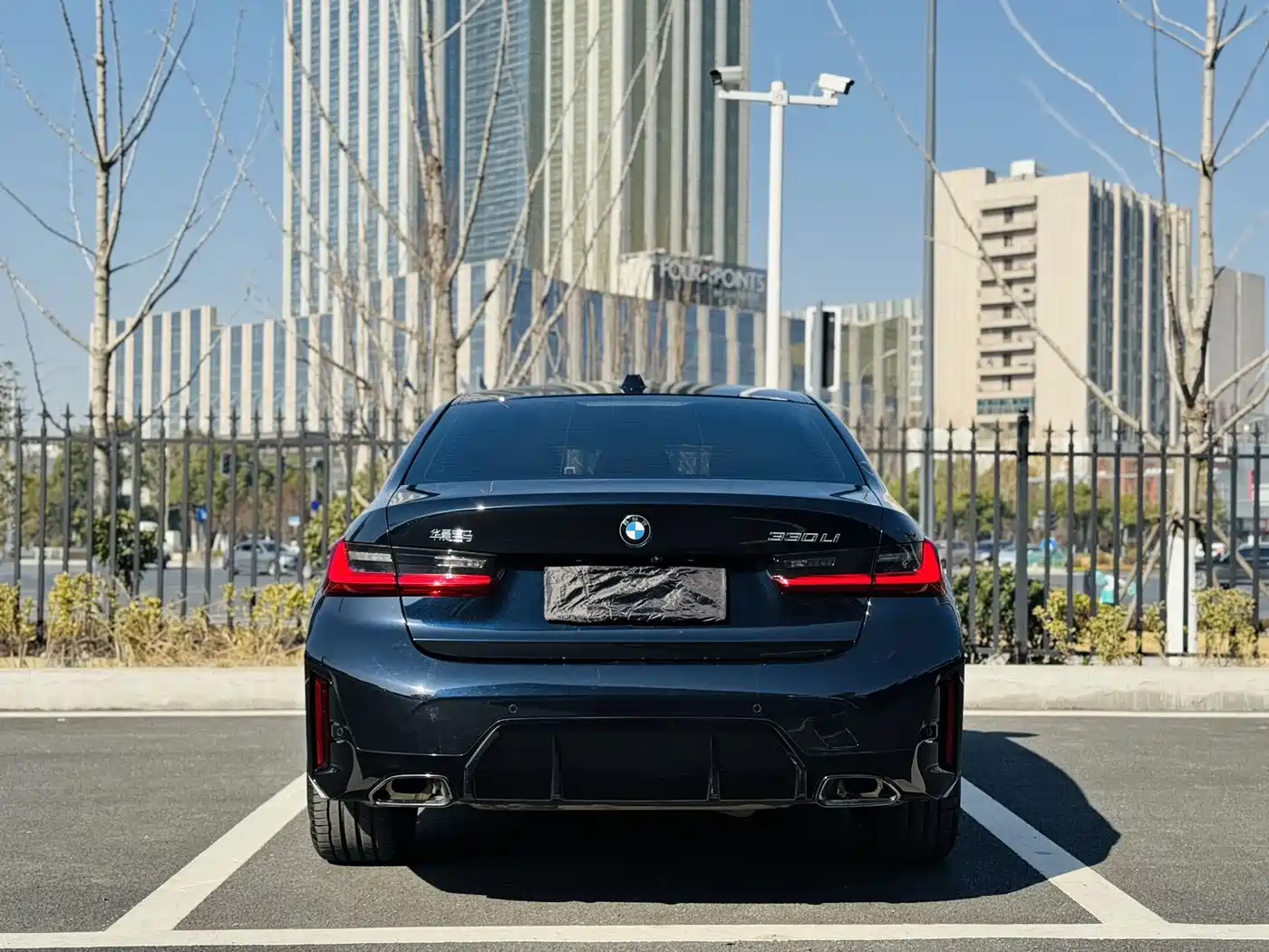 BMW 3 Series 2025 330Li M Sport Night Edition фото 8