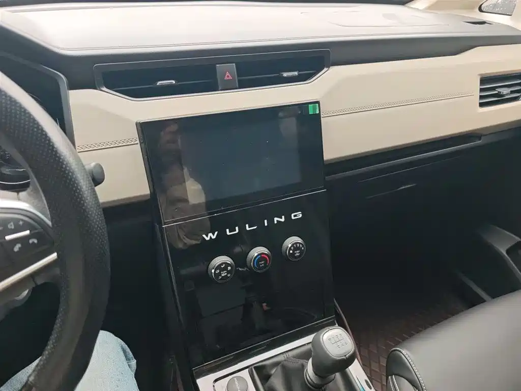 WULING AUTOMOBILE WULING JOURNEY