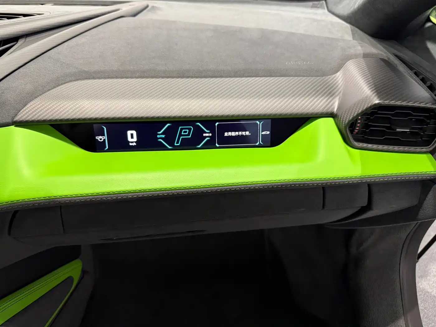 LAMBORGHINI REVUELTO