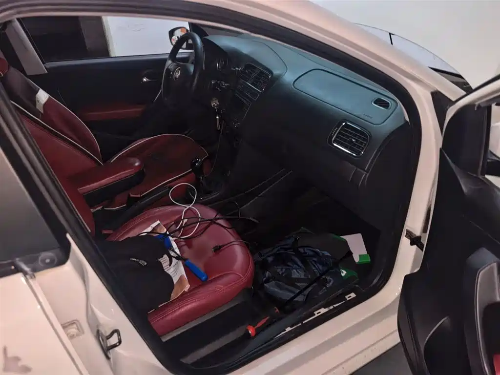 Volkswagen Polo 2014 1.4L Manual Comfort Edition фото 19
