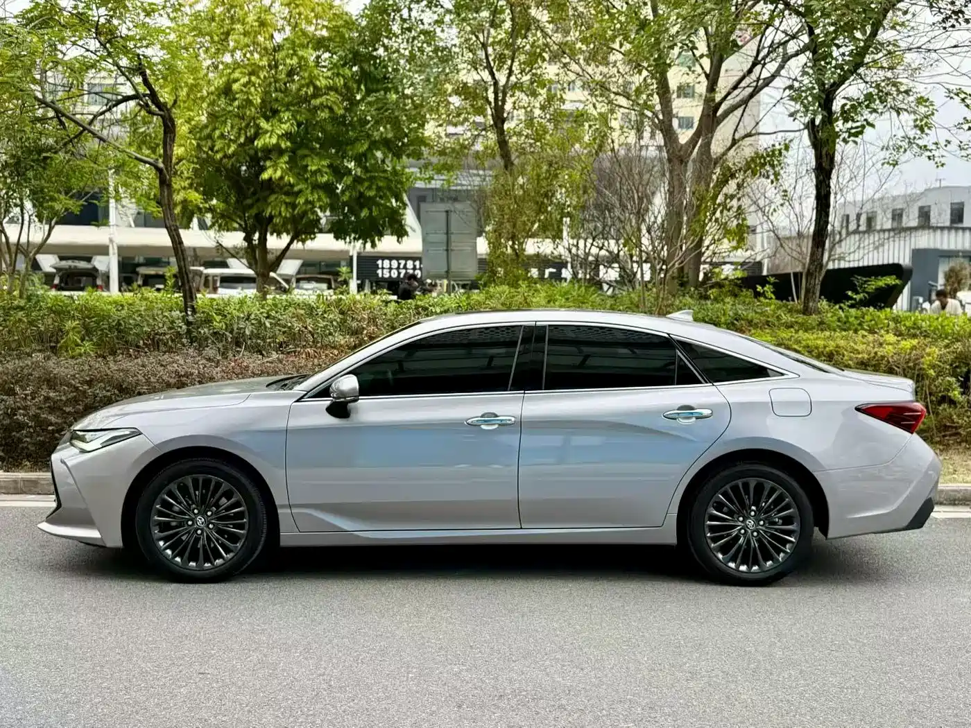 Toyota Avalon 2022 2.0L XLE Premium фото 3