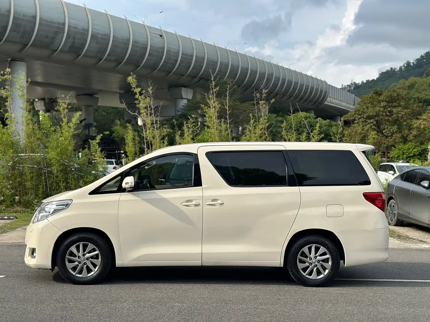 Toyota Alphard 2012 3.5L Luxury Edition фото 3