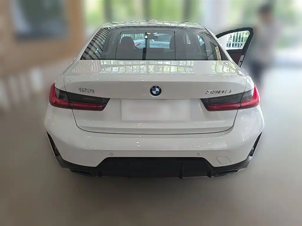 BMW 3 Series 2025 330Li M Sport Night Edition фото 10