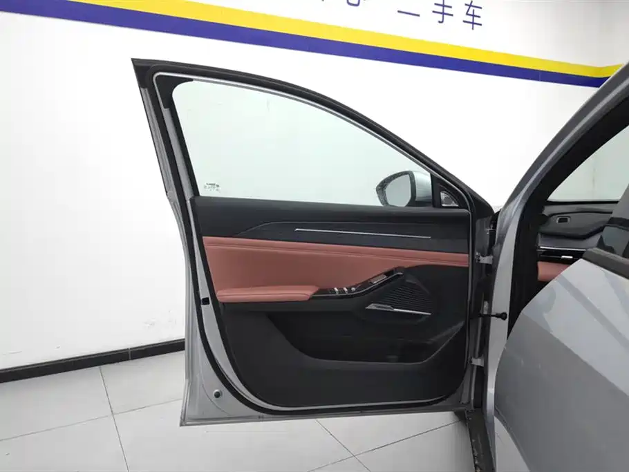 Geely Galaxy Galaxy L6 2025 EM-i 140km Explorer+ Edition фото 7