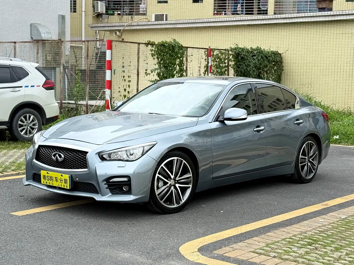 Infiniti Q50 2014 3.7L Luxury Sport