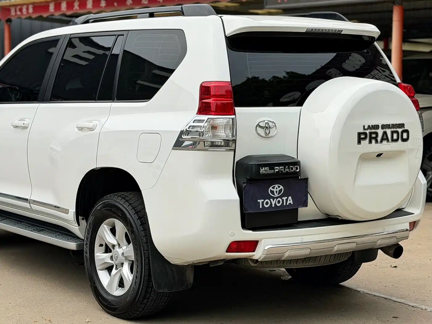 Toyota Prado 2010 4.0L Automatic TX-L NAVI фото 10