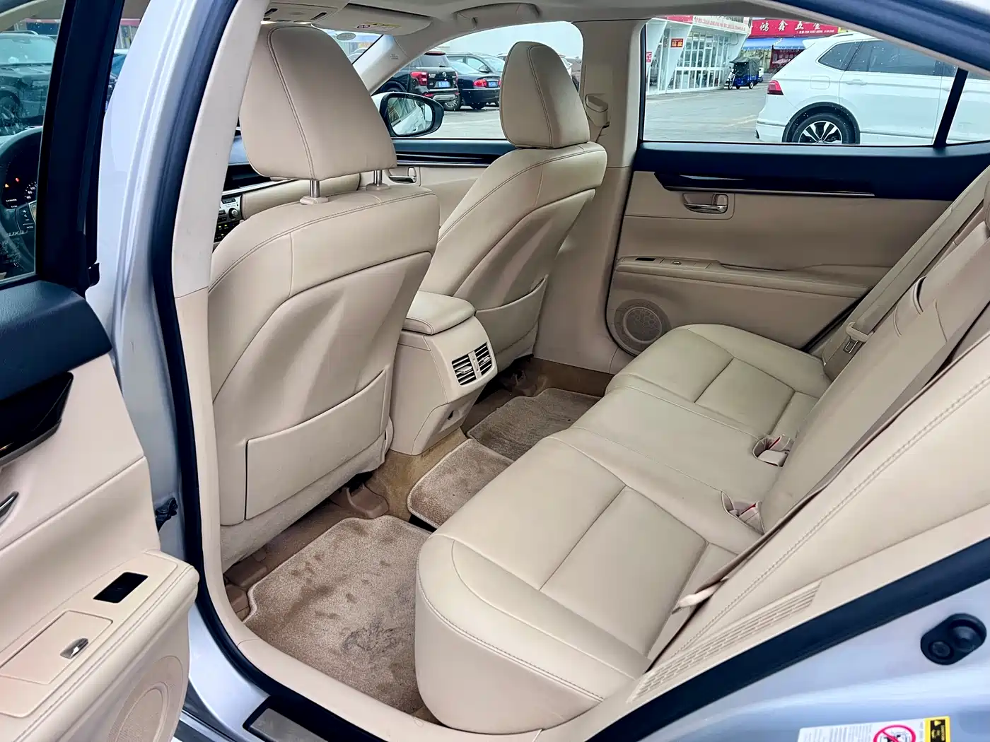 Lexus ES 2013 300h Elite Edition фото 10