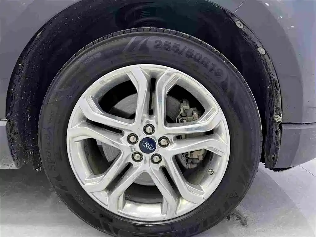 Фото 18 - Ford Edge