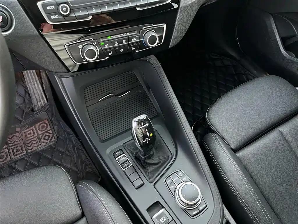 BMW X1 2022 sDrive20Li Fashion фото 12