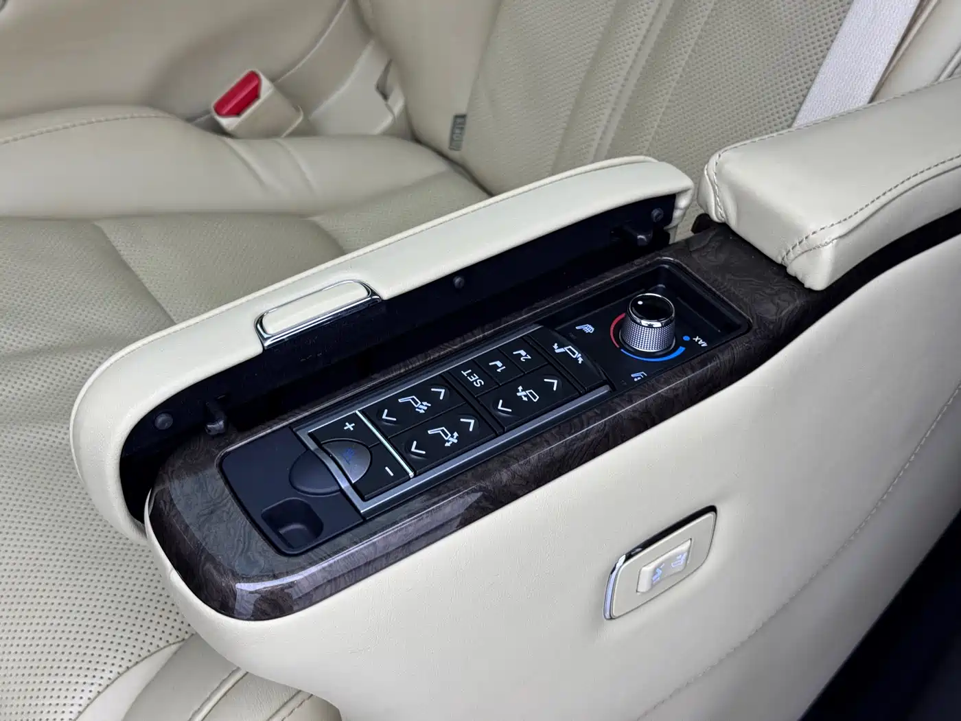 Toyota Vellfire 2019 Hybrid 2.5L HV Premium Edition фото 7